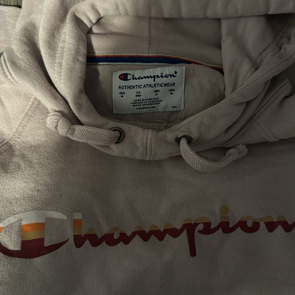 Champion size medium but fits small hoodie - Picture 2 of 2